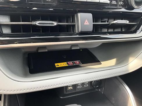 Used 2026 Toyota Highlander Limited AWD/4WD image 25