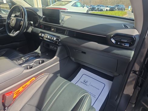 Used 2023 Honda Pilot Elite image 12