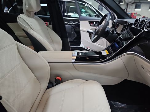 Certified 2026 Mercedes-Benz GLC 300 image 11