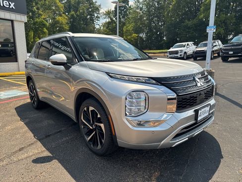 Used 2024 Mitsubishi Outlander SEL image 4