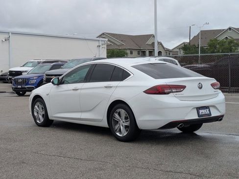 Used 2018 Buick Regal Preferred w/ Sights and Sounds Package FWD image 8