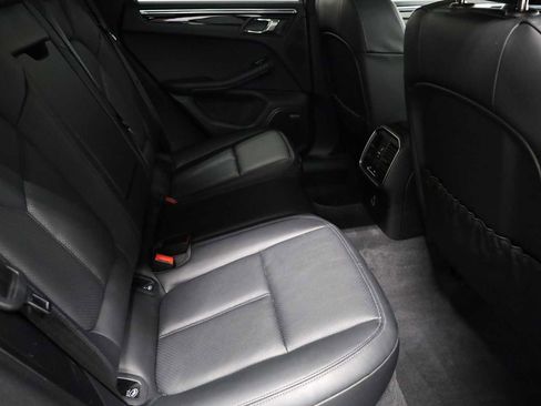 Certified 2025 Porsche Macan image 37