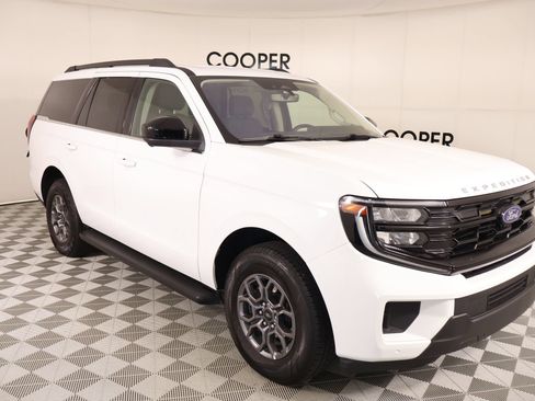 Used 2025 Ford Expedition Active RWD image 1