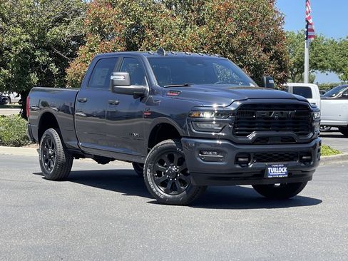 New 2026 RAM 2500 Big Horn AWD/4WD image 2
