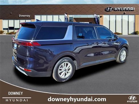Used 2024 Kia Carnival LX image 5