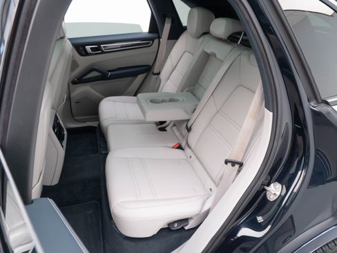 Certified 2022 Porsche Cayenne S Platinum image 29