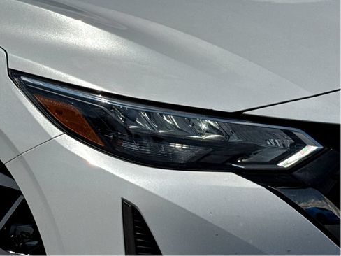 Used 2025 Nissan Sentra SR w/ SR Premium Package FWD image 5