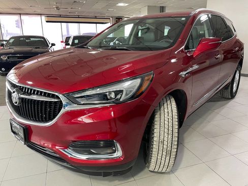 Used 2018 Buick Enclave Essence image 3