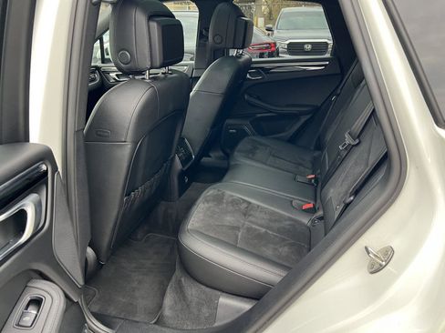 Used 2021 Porsche Macan w/ Premium Package image 17