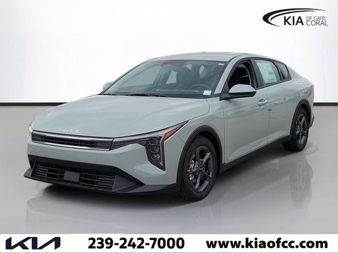 New 2026 Kia K4 FWD image 3