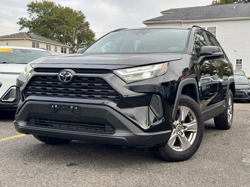 Used 2022 Toyota RAV4 XLE image 2