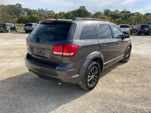 Used 2017 Dodge Journey SE w/ Popular Equipment Group image 4