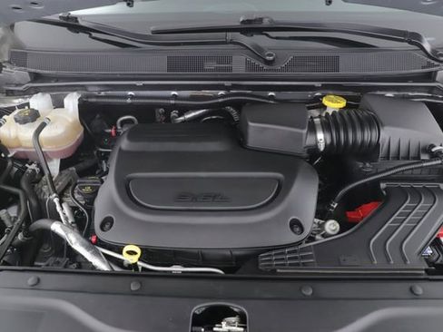 Used 2019 Chrysler Pacifica Touring-L FWD image 15