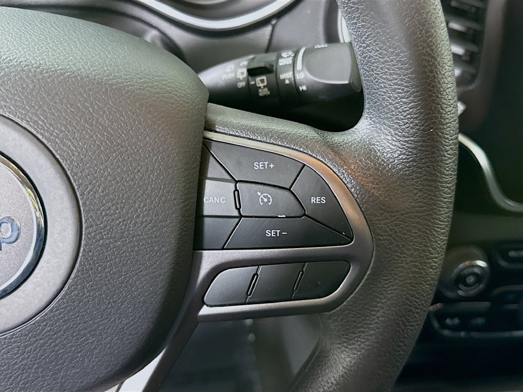 Used 2021 Jeep Cherokee Latitude FWD image 21
