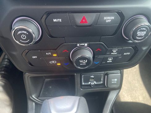 Used 2020 Jeep Renegade Altitude image 18