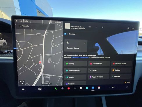 Used 2022 Tesla Model S Plaid image 12