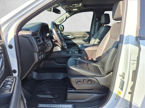 Used 2021 Chevrolet Tahoe Z71 w/ Luxury Package AWD/4WD image 17