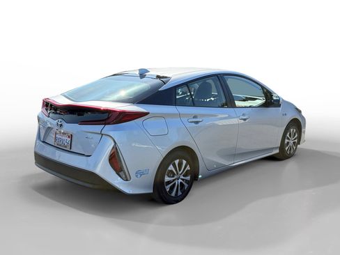 Used 2022 Toyota Prius Prime XLE FWD image 5