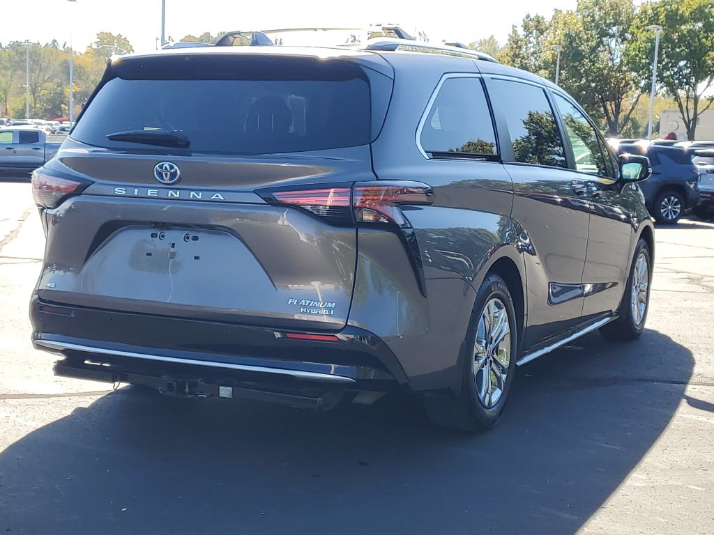 Used 2022 Toyota Sienna Platinum AWD/4WD image 3