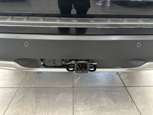 Certified 2022 Ford Explorer XLT w/ Equipment Group 202A image 9