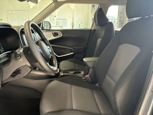 Used 2025 Kia Soul LX w/ LX Technology Package image 24