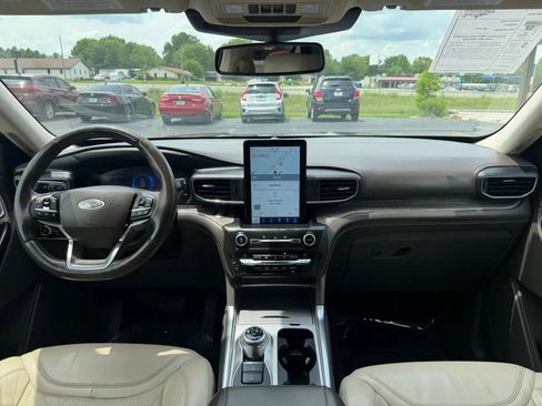 Used 2020 Ford Explorer Platinum w/ Premium Technology Package AWD/4WD image 28