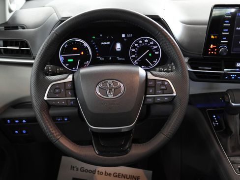 Used 2023 Toyota Sienna Limited AWD/4WD image 33