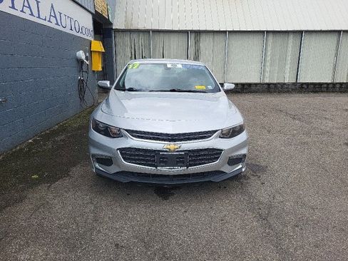 Used 2017 Chevrolet Malibu LT w/ Leather Package image 4