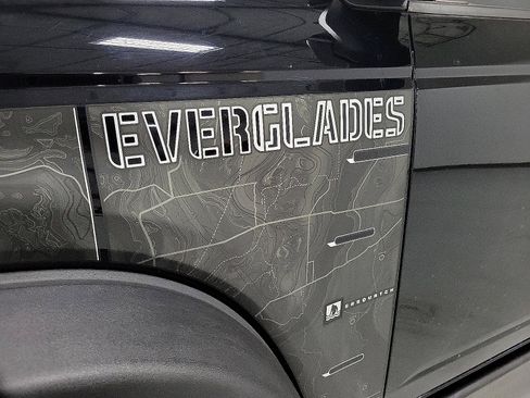 Used 2022 Ford Bronco Everglades image 11