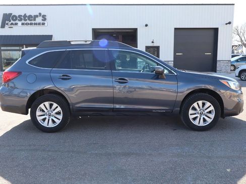 Used 2017 Subaru Outback 2.5i Premium image 9