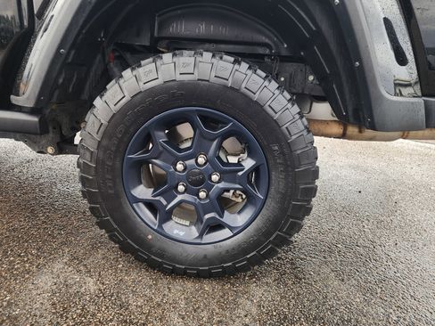 Used 2023 Jeep Gladiator Willys image 9