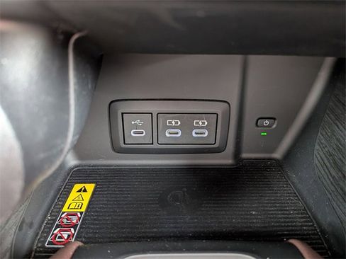 Used 2024 Toyota Venza Limited image 20