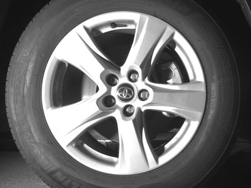 Used 2025 Toyota Highlander LE FWD image 13