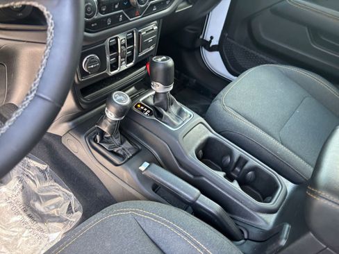 Used 2025 Jeep Wrangler Sahara AWD/4WD image 42
