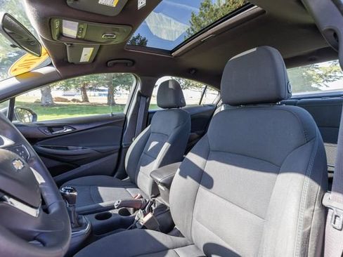 Used 2017 Chevrolet Cruze LT w/ Convenience Package FWD image 11