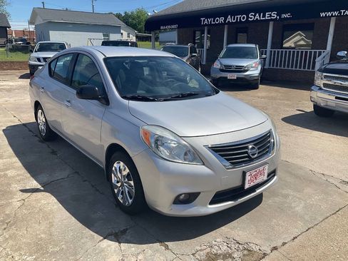 Used 2014 Nissan Versa SV FWD image 1