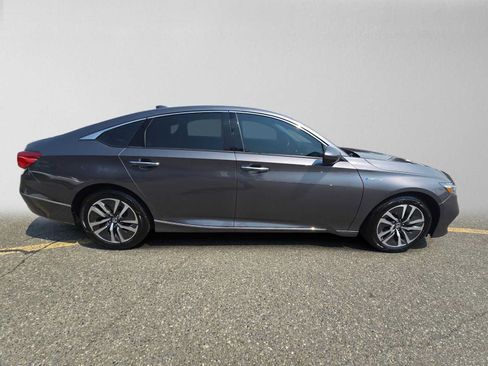 Used 2019 Honda Accord Touring image 2