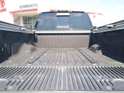 Used 2021 Nissan Titan SV w/ SV Convenience Package AWD/4WD image 27