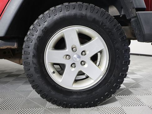 Used 2011 Jeep Wrangler Unlimited Rubicon AWD/4WD image 8