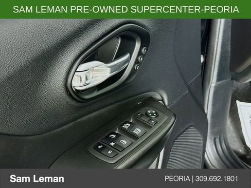 Used 2022 Jeep Cherokee Trailhawk w/ Sound & Nav Group image 18