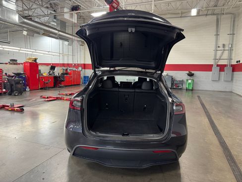 Used 2025 Tesla Model Y Long Range RWD image 32