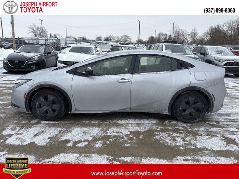 Used 2024 Toyota Prius LE image 1