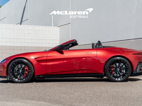 Used 2022 Aston Martin V8 Vantage Roadster RWD image 4