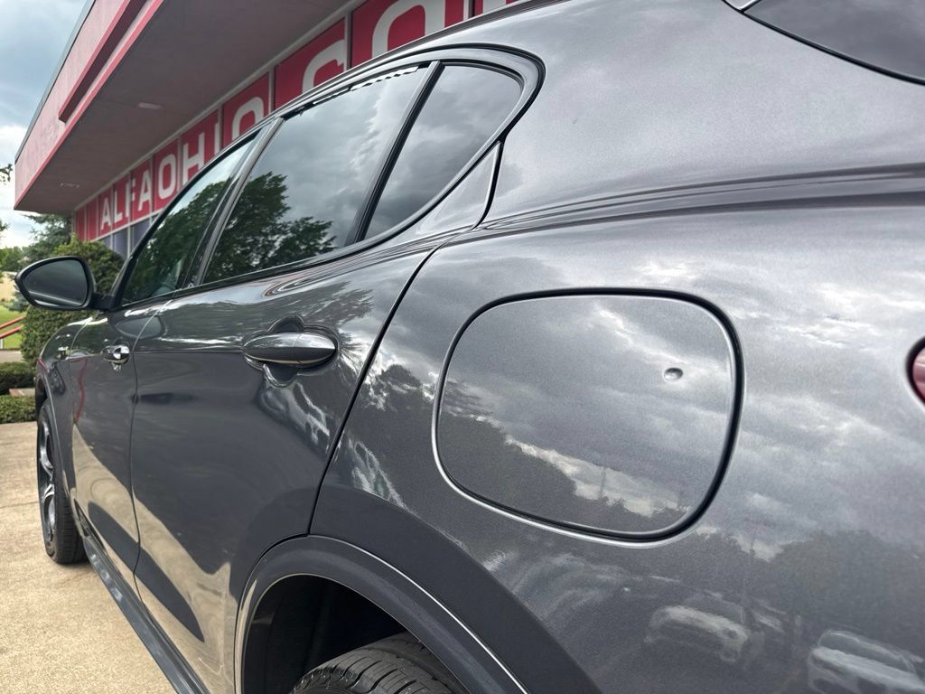 Used 2023 Alfa Romeo Stelvio Veloce AWD/4WD image 13