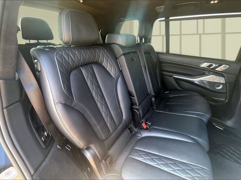 Used 2022 BMW X7 M50i image 28