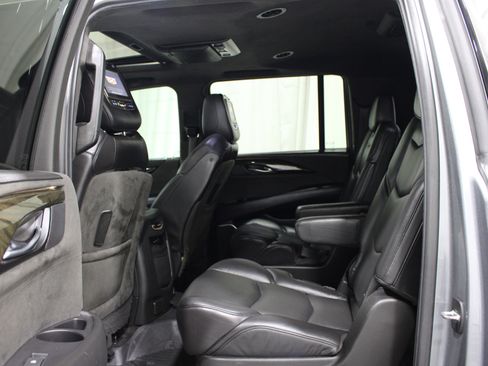 Used 2019 Cadillac Escalade ESV Platinum AWD/4WD image 19