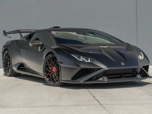Used 2021 Lamborghini Huracan STO RWD image 5