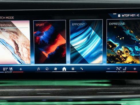 Used 2024 BMW 740i xDrive image 27