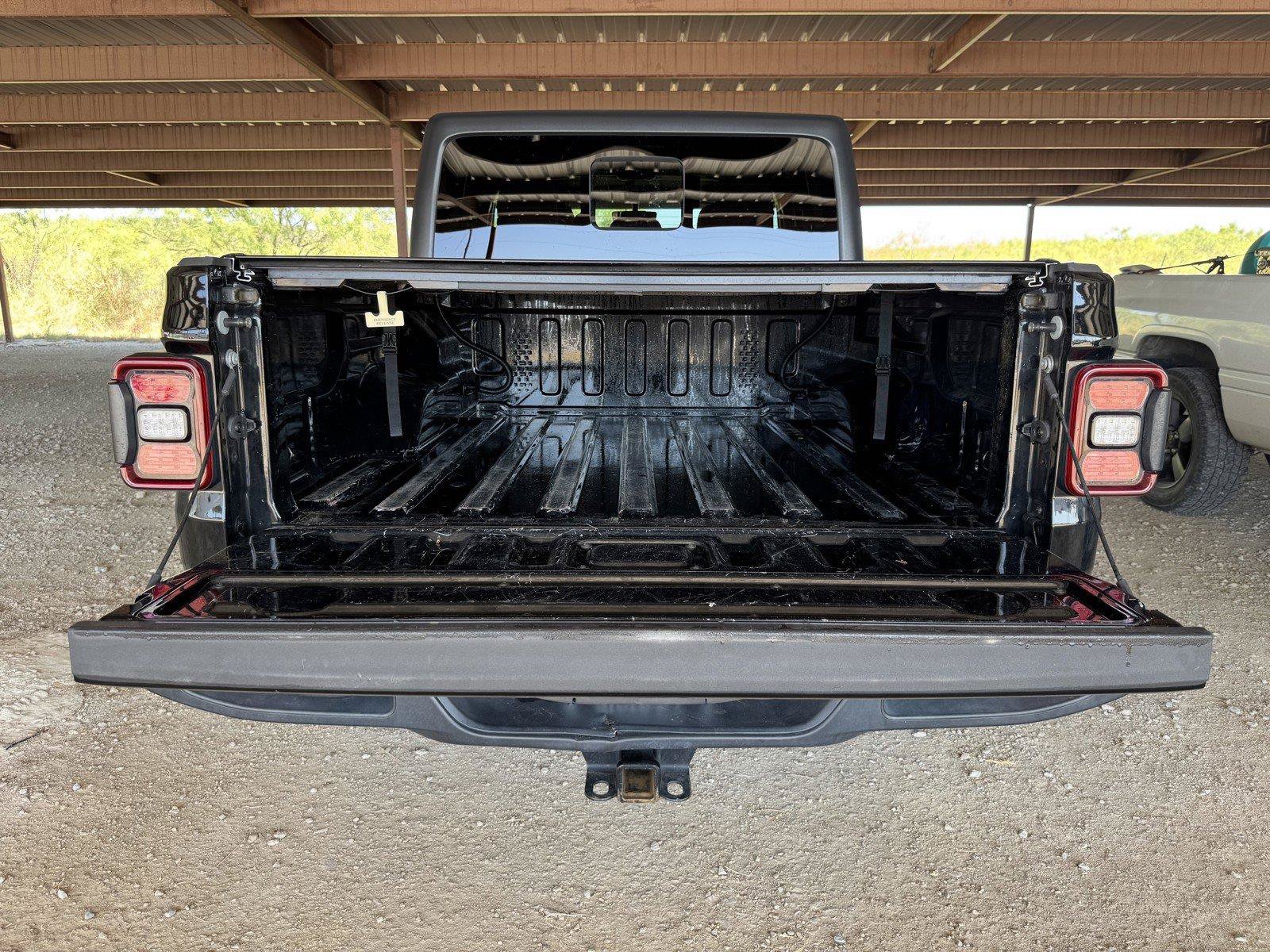 Used 2020 Jeep Gladiator Overland AWD/4WD image 34