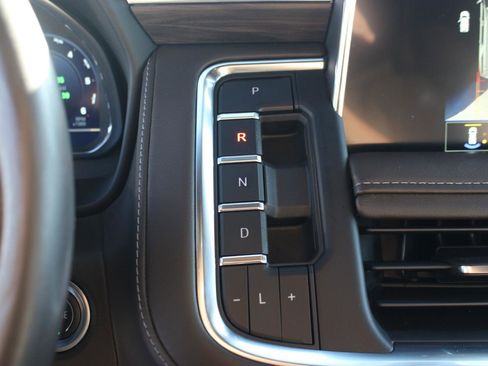 Used 2022 Chevrolet Tahoe LT w/ Luxury Package AWD/4WD image 30